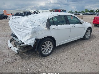 2011 Chrysler 200, VIN 1C3BC1FB2BN623578. Фото 4 з 6 з аукціону IAAI. Каталог авто зі США OpenDataCar.