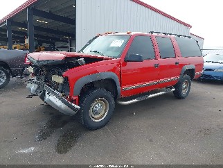 1998 Chevrolet Suburban 2500, VIN 3GNGK26R0WG110620. Фото 2 из 6 с аукциона IAAI. Каталог авто из США OpenDataCar.