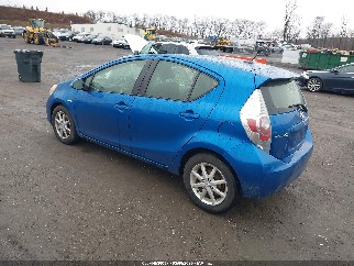 2013 Toyota Prius C, VIN JTDKDTB31D1035975. Фото 3 з 6 з аукціону IAAI. Каталог авто зі США OpenDataCar.