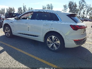 2024 Audi Q8, VIN WA15AAGE7RB025077. Фото 3 из 6 с аукциона IAAI. Каталог авто из США OpenDataCar.