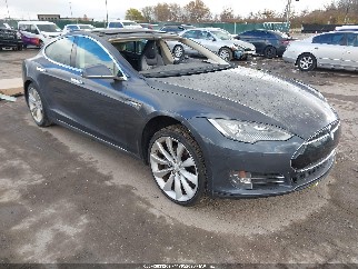 2014 Tesla Model S, VIN 5YJSA1H15EFP51824. Фото 1 з 6 з аукціону IAAI. Каталог авто зі США OpenDataCar.