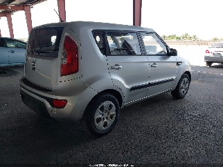 2013 Kia Soul, VIN KNDJT2A55D7768295. Фото 4 з 6 з аукціону IAAI. Каталог авто зі США OpenDataCar.