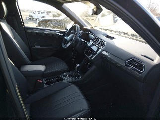 2024 Volkswagen Tiguan, VIN 3VV8B7AX7RM215050. Фото 5 из 6 с аукциона IAAI. Каталог авто из США OpenDataCar.
