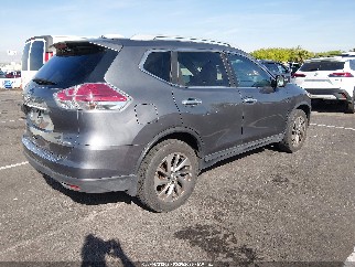 2015 Nissan Rogue, VIN 5N1AT2MV5FC825421. Zdjęcie 4 z 6 z aukcji IAAI. Katalog aut z USA OpenDataCar.