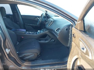 2015 Chrysler 200, VIN 1C3CCCAB6FN541558. Фото 5 з 6 з аукціону IAAI. Каталог авто зі США OpenDataCar.