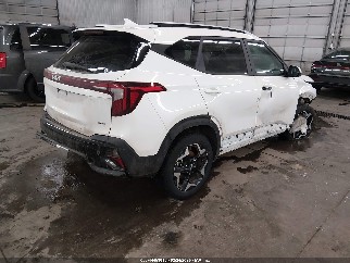 2025 Kia Seltos, VIN KNDEUCAA2S7681503. Фото 4 з 6 з аукціону IAAI. Каталог авто зі США OpenDataCar.