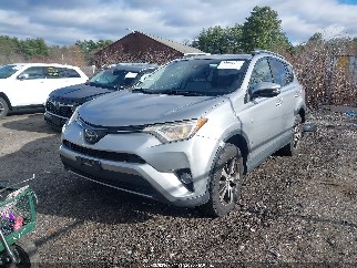 2018 Toyota RAV4, VIN JTMRFREV4JD232352. Фото 2 з 6 з аукціону IAAI. Каталог авто зі США OpenDataCar.