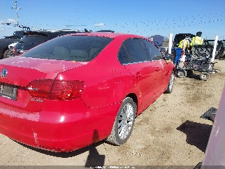 2011 Volkswagen Jetta, VIN 3VWLZ7AJ4BM354765. Фото 4 з 6 з аукціону IAAI. Каталог авто зі США OpenDataCar.