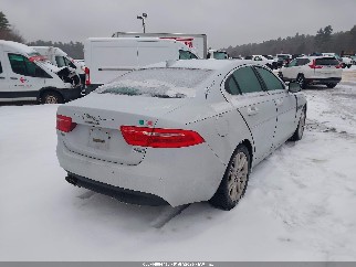 2017 Jaguar XE, VIN SAJAJ4BN4HA952296. Фото 4 из 6 с аукциона IAAI. Каталог авто из США OpenDataCar.