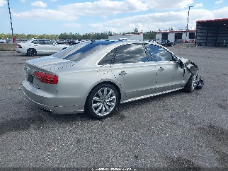 2017 Audi A8, VIN WAU44AFD1HN020856. Фото 4 из 6 с аукциона IAAI. Каталог авто из США OpenDataCar.