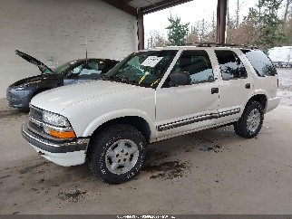 2001 Chevrolet Blazer, VIN 1GNDT13W812206341. Фото 2 из 6 с аукциона IAAI. Каталог авто из США OpenDataCar.
