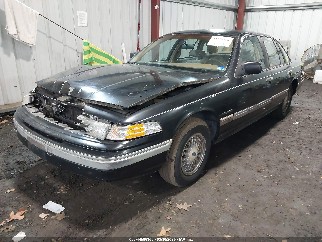 1992 Ford Crown Victoria, VIN 2FACP74W2NX181343. Фото 2 з 6 з аукціону IAAI. Каталог авто зі США OpenDataCar.