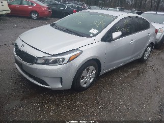 2017 Kia Forte, VIN 3KPFK4A74HE012114. Фото 2 з 6 з аукціону IAAI. Каталог авто зі США OpenDataCar.