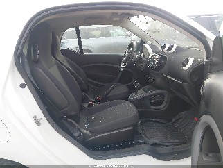 2017 Smart Fortwo, VIN WMEFJ5DAXHK172447. Фото 5 з 6 з аукціону IAAI. Каталог авто зі США OpenDataCar.
