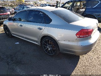 2014 Volkswagen Passat, VIN 1VWAT7A38EC090031. Фото 3 з 6 з аукціону IAAI. Каталог авто зі США OpenDataCar.