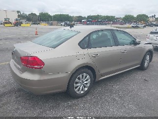 2015 Volkswagen Passat, VIN 1VWAS7A36FC011444. Фото 4 з 6 з аукціону IAAI. Каталог авто зі США OpenDataCar.