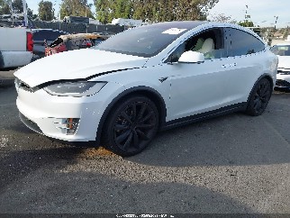 2018 Tesla Model X, VIN 5YJXCBE2XJF121293. Фото 2 из 6 с аукциона IAAI. Каталог авто из США OpenDataCar.