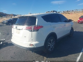 2018 Toyota RAV4, VIN JTMZFREV8JJ196795. Фото 4 из 6 с аукциона IAAI. Каталог авто из США OpenDataCar.