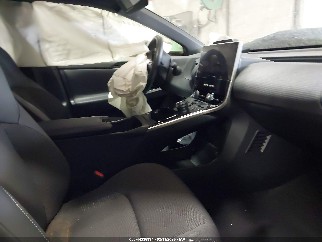 2024 Toyota BZ4X, VIN JTMABACA9RA073643. Zdjęcie 5 z 6 z aukcji IAAI. Katalog aut z USA OpenDataCar.