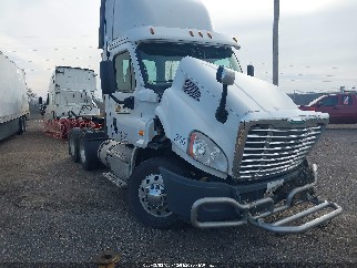 2016 Freightliner Cascadia 113, VIN 3AKJGBDV9GSHT0399. Фото 1 з 6 з аукціону IAAI. Каталог авто зі США OpenDataCar.