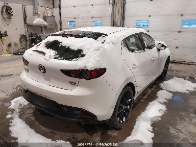 2021 Mazda 3, VIN JM1BPBJY5M1308690. Фото 4 з 6 з аукціону IAAI. Каталог авто зі США OpenDataCar.