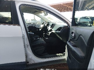 2019 Jeep Cherokee, VIN 1C4PJLCB0KD479008. Фото 5 з 6 з аукціону IAAI. Каталог авто зі США OpenDataCar.