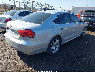 2013 Volkswagen Passat, VIN 1VWBH7A32DC084892. Фото 4 з 6 з аукціону IAAI. Каталог авто зі США OpenDataCar.