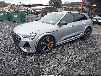 2022 Audi e-tron S, VIN WA1ACBGE3NB039633. Фото 2 из 6 с аукциона IAAI. Каталог авто из США OpenDataCar.