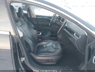 2014 Tesla Model S, VIN 5YJSA1H10EFP35563. Zdjęcie 5 z 6 z aukcji IAAI. Katalog aut z USA OpenDataCar.
