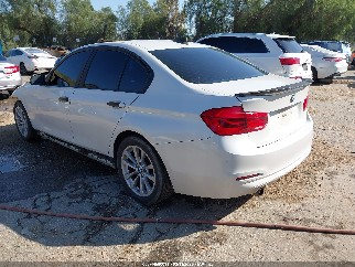 2017 Bmw 3 Series, VIN WBA8A3C38HK692965. Фото 3 з 6 з аукціону IAAI. Каталог авто зі США OpenDataCar.