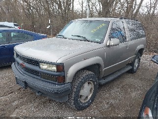 1999 Chevrolet Tahoe, VIN 3GNEK18R2XG167613. Фото 2 з 6 з аукціону IAAI. Каталог авто зі США OpenDataCar.
