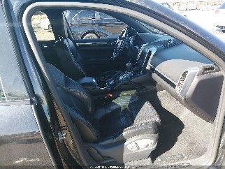 2017 Porsche Cayenne, VIN WP1AA2A24HKA88045. Фото 5 з 6 з аукціону IAAI. Каталог авто зі США OpenDataCar.