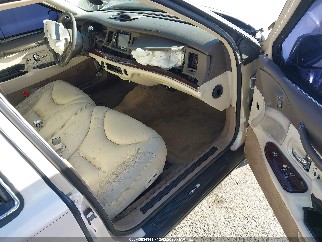 1997 Lincoln Town Car, VIN 1LNLM83W6VY662363. Zdjęcie 5 z 6 z aukcji IAAI. Katalog aut z USA OpenDataCar.