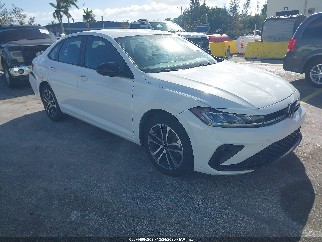 2025 Volkswagen Jetta, VIN 3VWBX7BU3SM010113. Фото 1 з 6 з аукціону IAAI. Каталог авто зі США OpenDataCar.