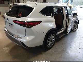 2022 Toyota Highlander, VIN 5TDFZRAH1NS125392. Фото 4 з 6 з аукціону IAAI. Каталог авто зі США OpenDataCar.