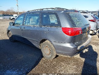 2010 Toyota Sienna, VIN 5TDKK4CC3AS301960. Фото 3 з 6 з аукціону IAAI. Каталог авто зі США OpenDataCar.