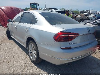 2018 Volkswagen Passat, VIN 1VWBA7A3XJC027288. Фото 3 з 6 з аукціону IAAI. Каталог авто зі США OpenDataCar.