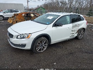 2018 Volvo V60 Cross Country, VIN YV440MWK5J2057699. Фото 2 из 6 с аукциона IAAI. Каталог авто из США OpenDataCar.