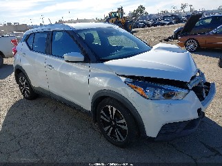 2018 Nissan Kicks, VIN 3N1CP5CU9JL521889. Фото 1 з 6 з аукціону IAAI. Каталог авто зі США OpenDataCar.