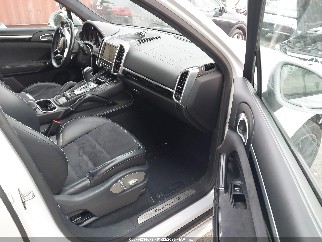 2016 Porsche Cayenne, VIN WP1AD2A27GLA71353. Фото 5 з 6 з аукціону IAAI. Каталог авто зі США OpenDataCar.