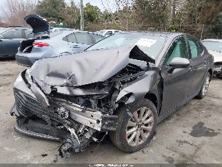 2020 Toyota Camry, VIN 4T1C11AK7LU998995. Фото 2 з 6 з аукціону IAAI. Каталог авто зі США OpenDataCar.