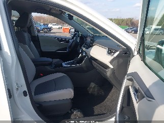 2022 Toyota RAV4, VIN 2T3W1RFV4NW230741. Фото 5 з 6 з аукціону IAAI. Каталог авто зі США OpenDataCar.