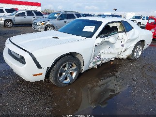 2010 Dodge Challenger, VIN 2B3CJ4DV2AH261667. Zdjęcie 2 z 6 z aukcji IAAI. Katalog aut z USA OpenDataCar.
