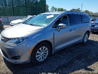 2018 Chrysler Pacifica, VIN 2C4RC1BG9JR217732. Zdjęcie 2 z 6 z aukcji IAAI. Katalog aut z USA OpenDataCar.
