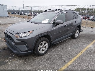 2021 Toyota RAV4, VIN 2T3P1RFV6MC185208. Фото 2 з 6 з аукціону IAAI. Каталог авто зі США OpenDataCar.