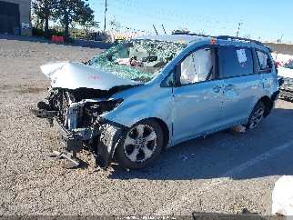 2017 Toyota Sienna, VIN 5TDKZ3DC5HS842085. Фото 2 з 6 з аукціону IAAI. Каталог авто зі США OpenDataCar.