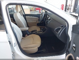 2014 Chrysler 200, VIN 1C3CCBAG8EN164932. Фото 5 з 6 з аукціону IAAI. Каталог авто зі США OpenDataCar.