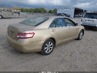 2011 Toyota Camry, VIN 4T1BF3EK2BU161167. Zdjęcie 4 z 6 z aukcji IAAI. Katalog aut z USA OpenDataCar.