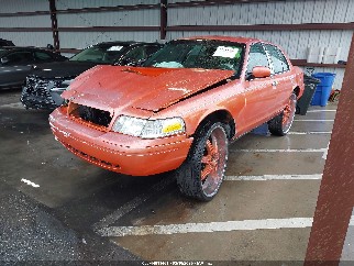 1998 Ford Crown Victoria, VIN 2FAFP73W5WX166450. Фото 2 з 6 з аукціону IAAI. Каталог авто зі США OpenDataCar.
