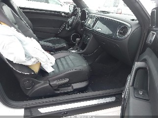 2012 Volkswagen Beetle, VIN 3VWVA7AT5CM624055. Zdjęcie 5 z 6 z aukcji IAAI. Katalog aut z USA OpenDataCar.